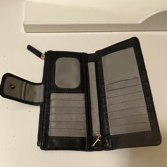 Fossil BLACK LEATHER flap wallet in good conditions just have some sign of usege - Picture 13 of 15